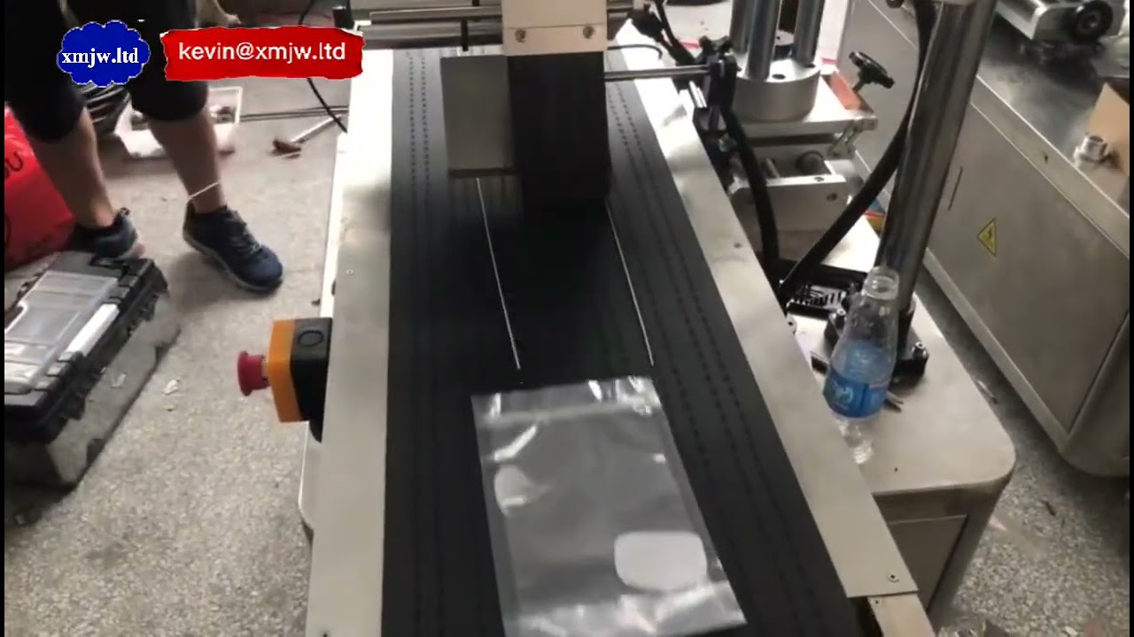 Automatic Thick Flat Products Labeling Machine for Industrial Automation