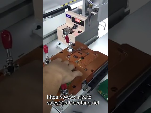 Automatic Screw Nut Pick And Place Machine Screw Dispenser Presenter Screw Locking Machine